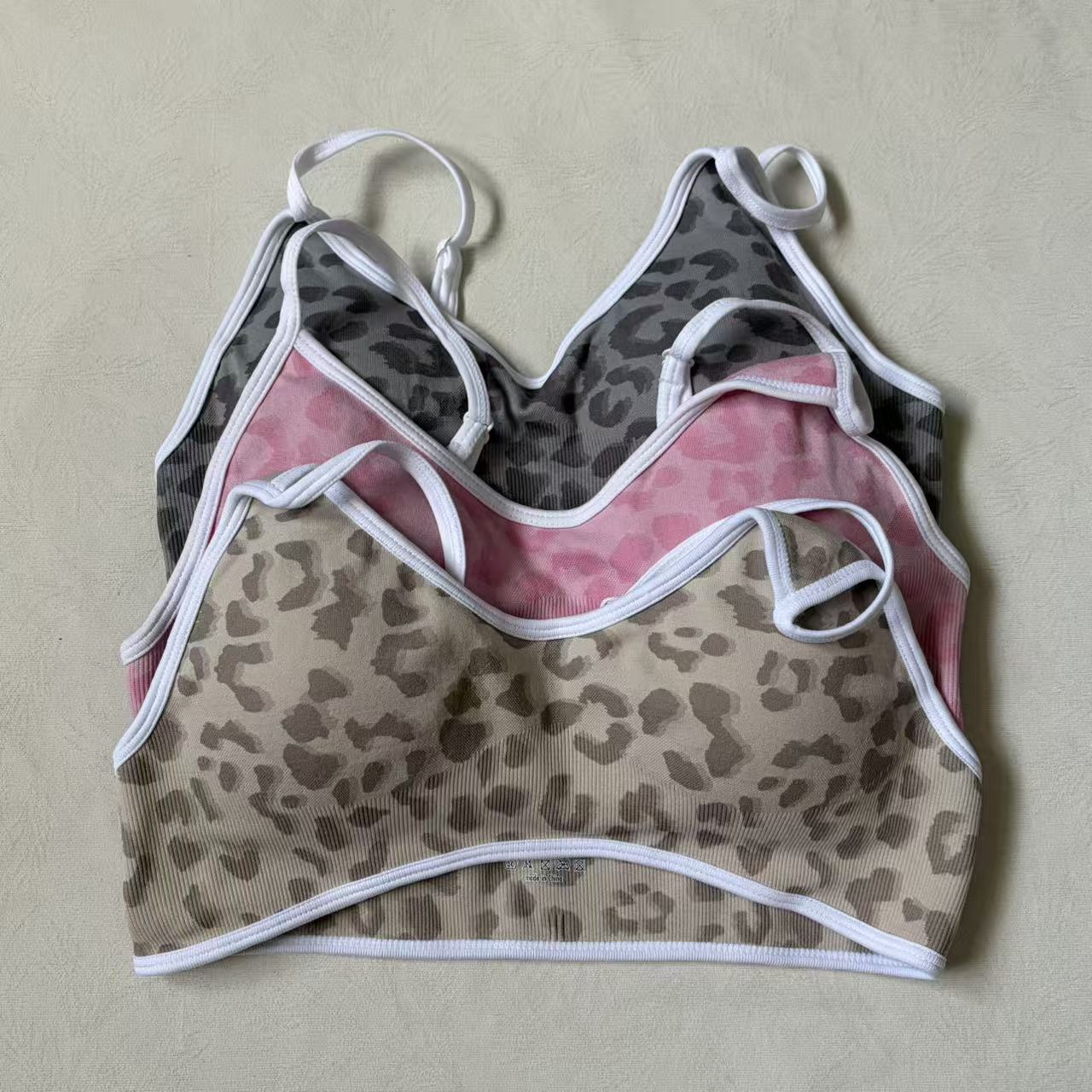 Biustonosz sportowy LOGO dla k – Sports Bra Racerback recenzja i cena